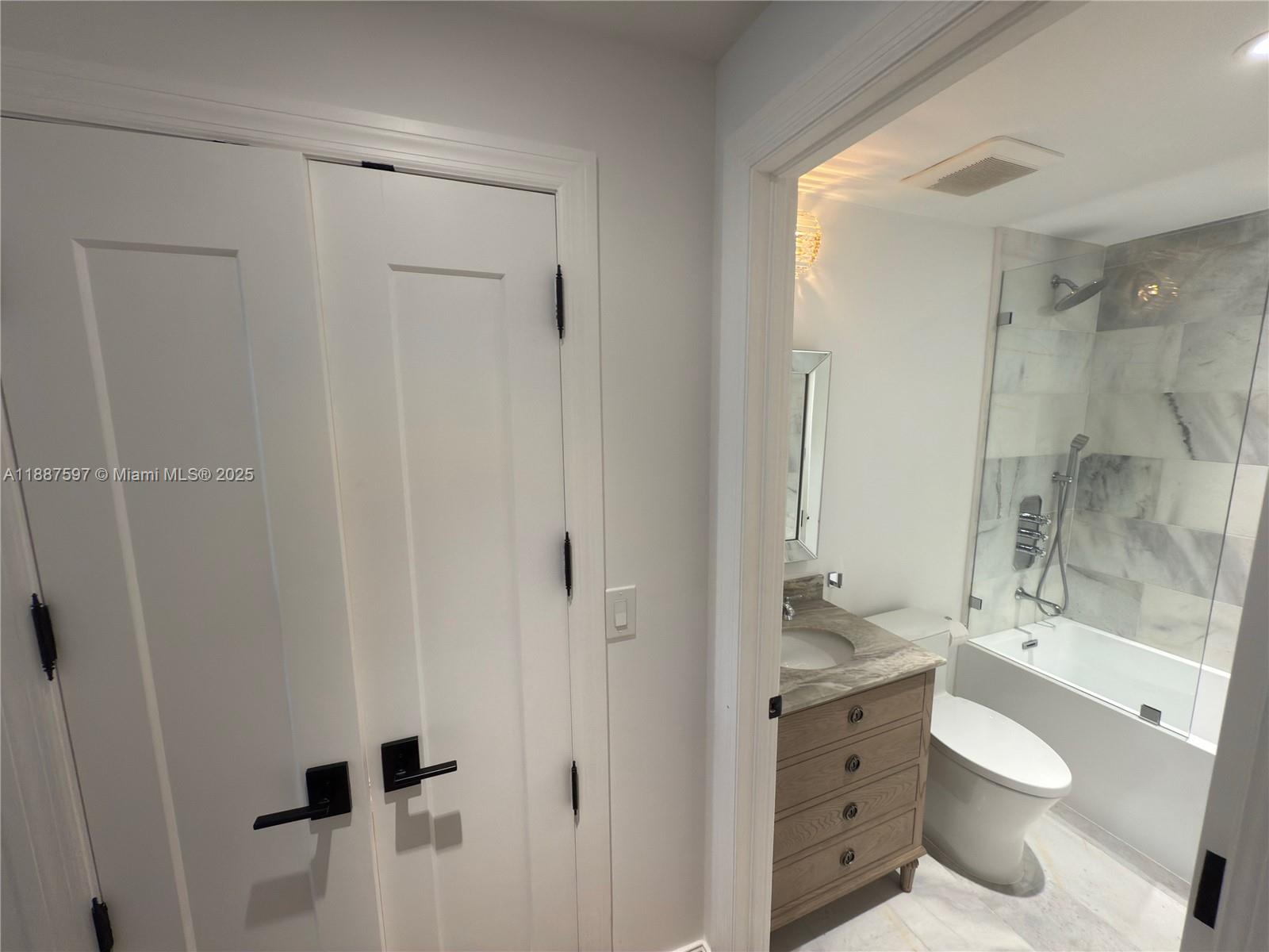 9751 E Bay Harbor Dr # 9C