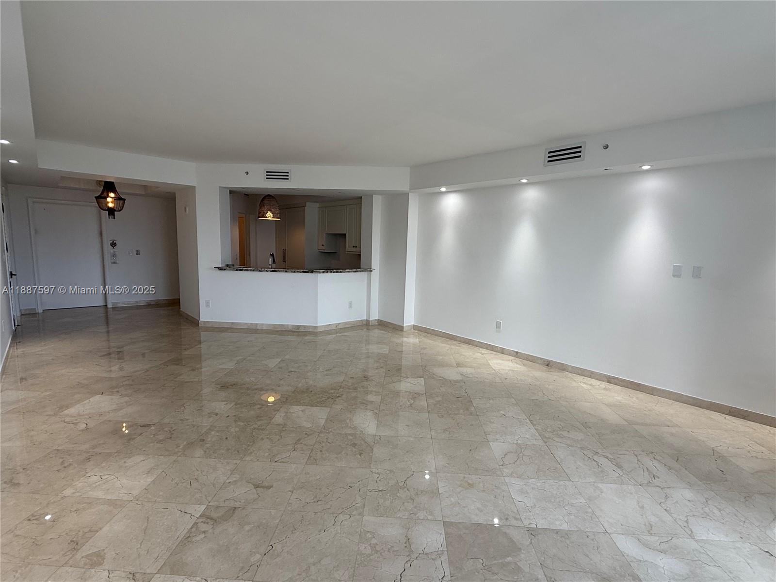 9751 E Bay Harbor Dr # 9C