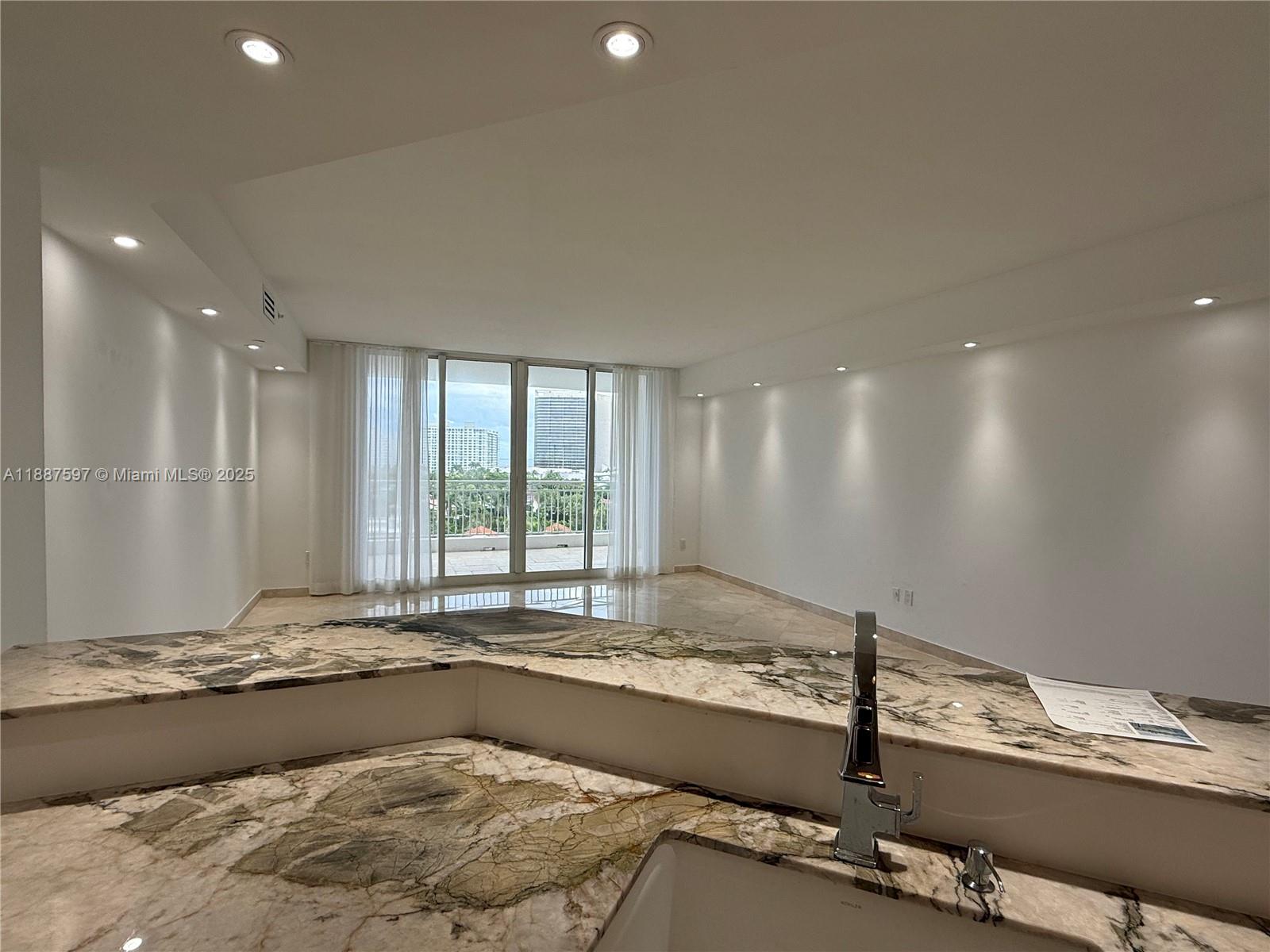 9751 E Bay Harbor Dr # 9C