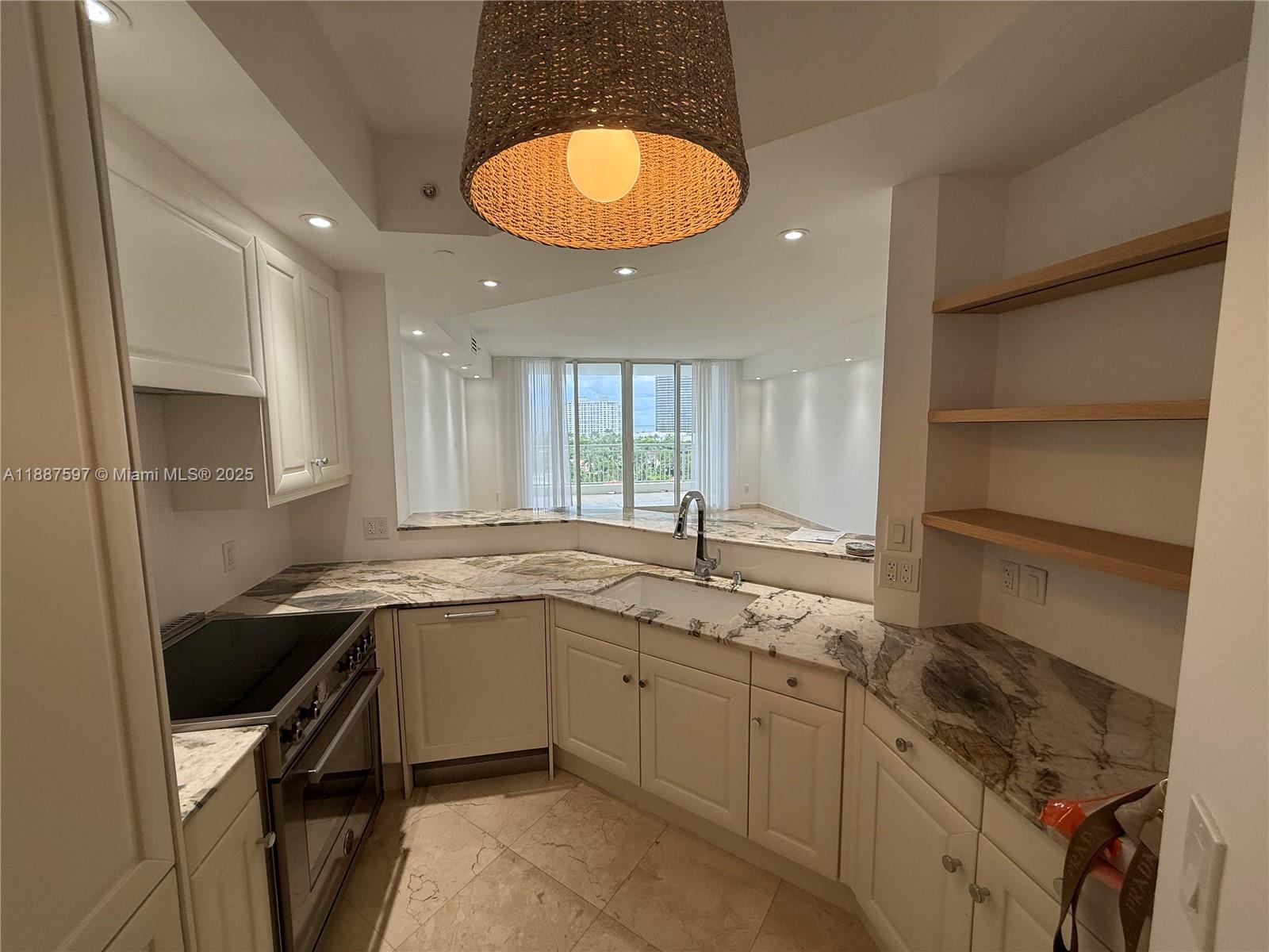 9751 E Bay Harbor Dr # 9C