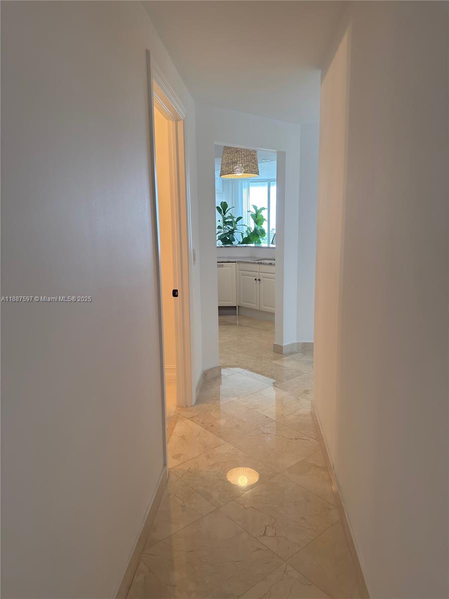 9751 E Bay Harbor Dr # 9C