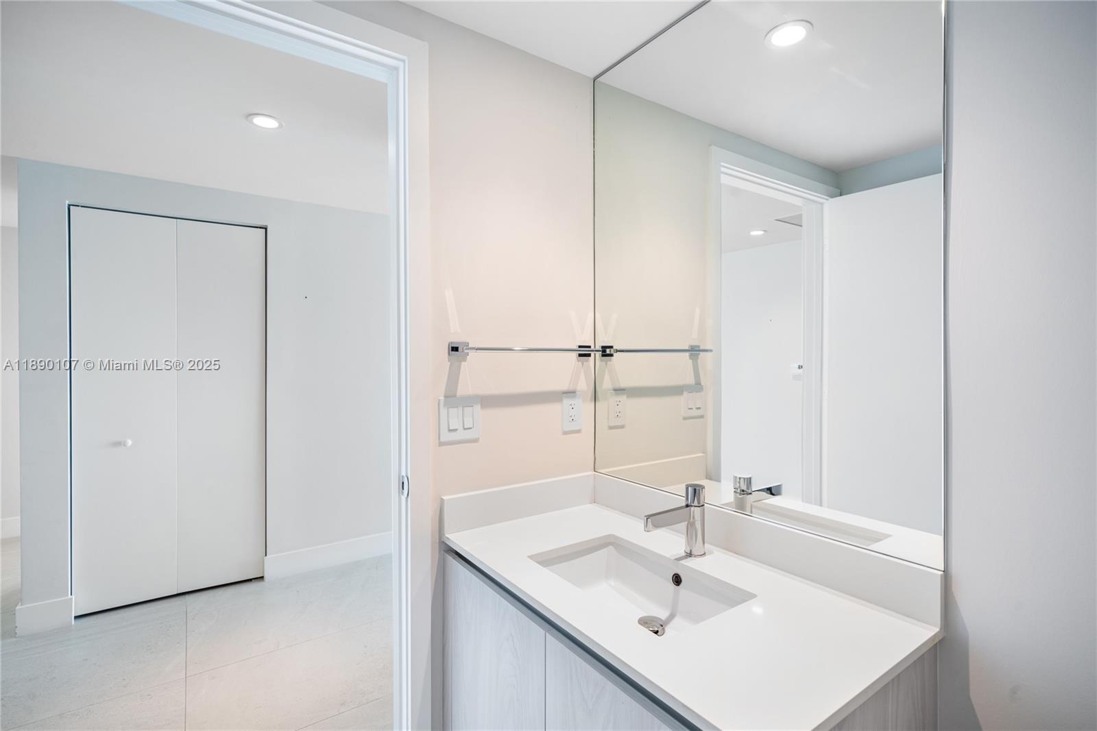 3131 NE 7th Ave # 4706