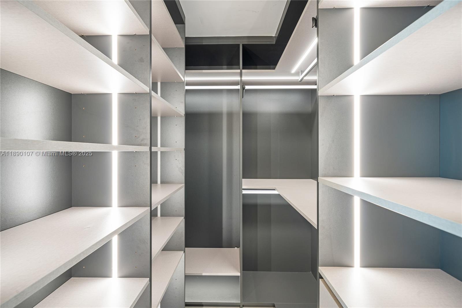 3131 NE 7th Ave # 4706