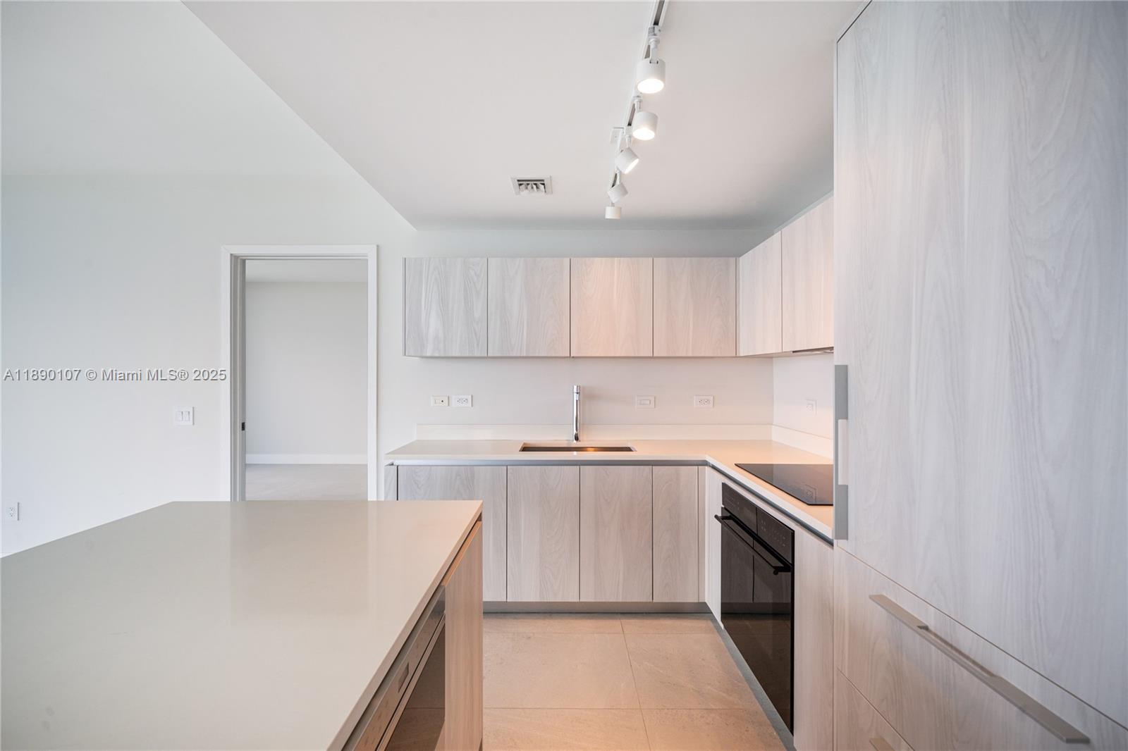 3131 NE 7th Ave # 4706