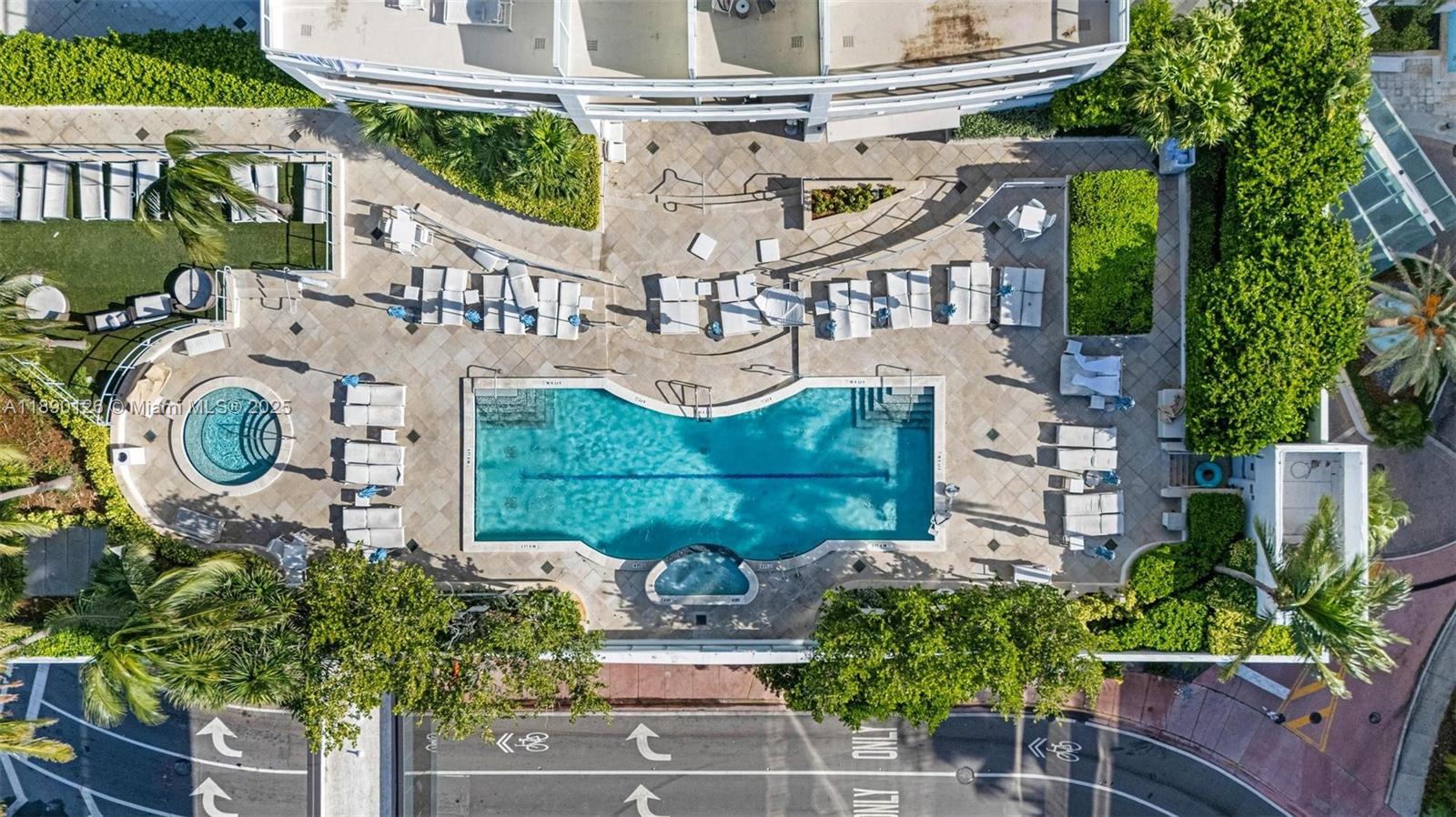 4401 Collins Ave # 3310