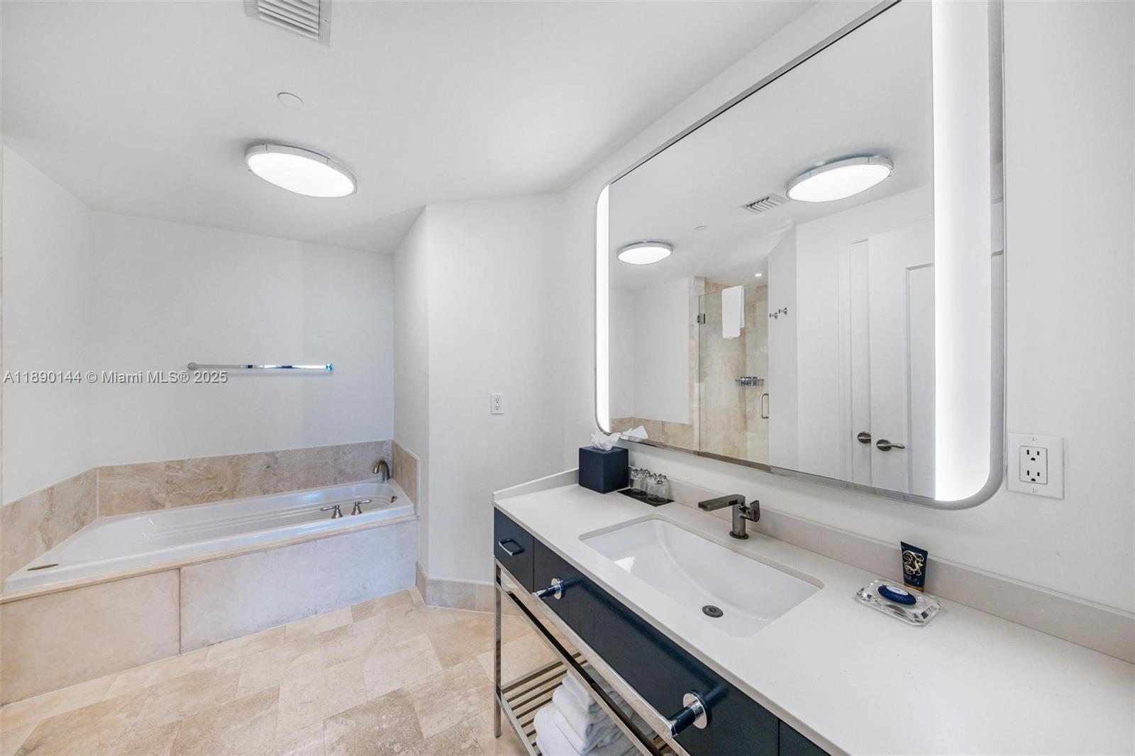 4401 Collins Ave # 3312