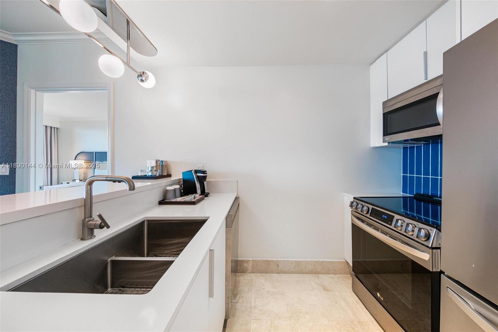4401 Collins Ave # 3312