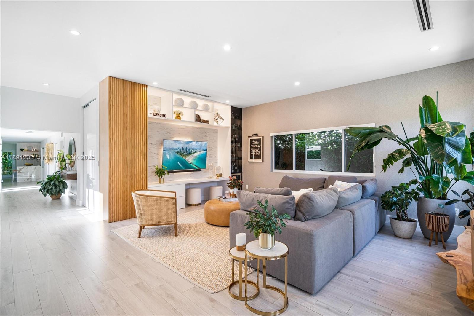 2437 SW 25th Ter