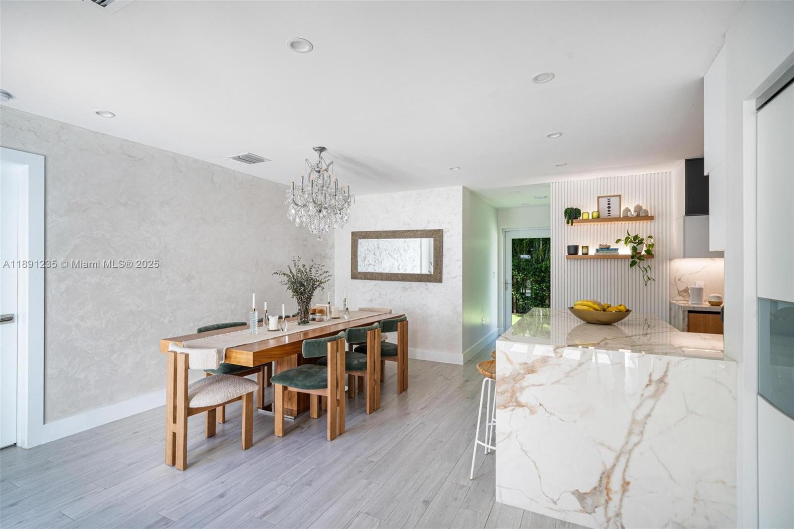 2437 SW 25th Ter