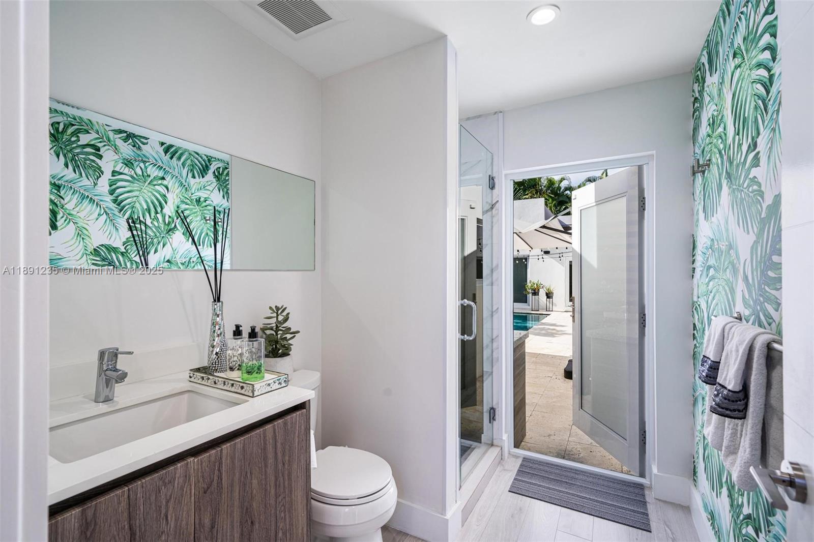 2437 SW 25th Ter