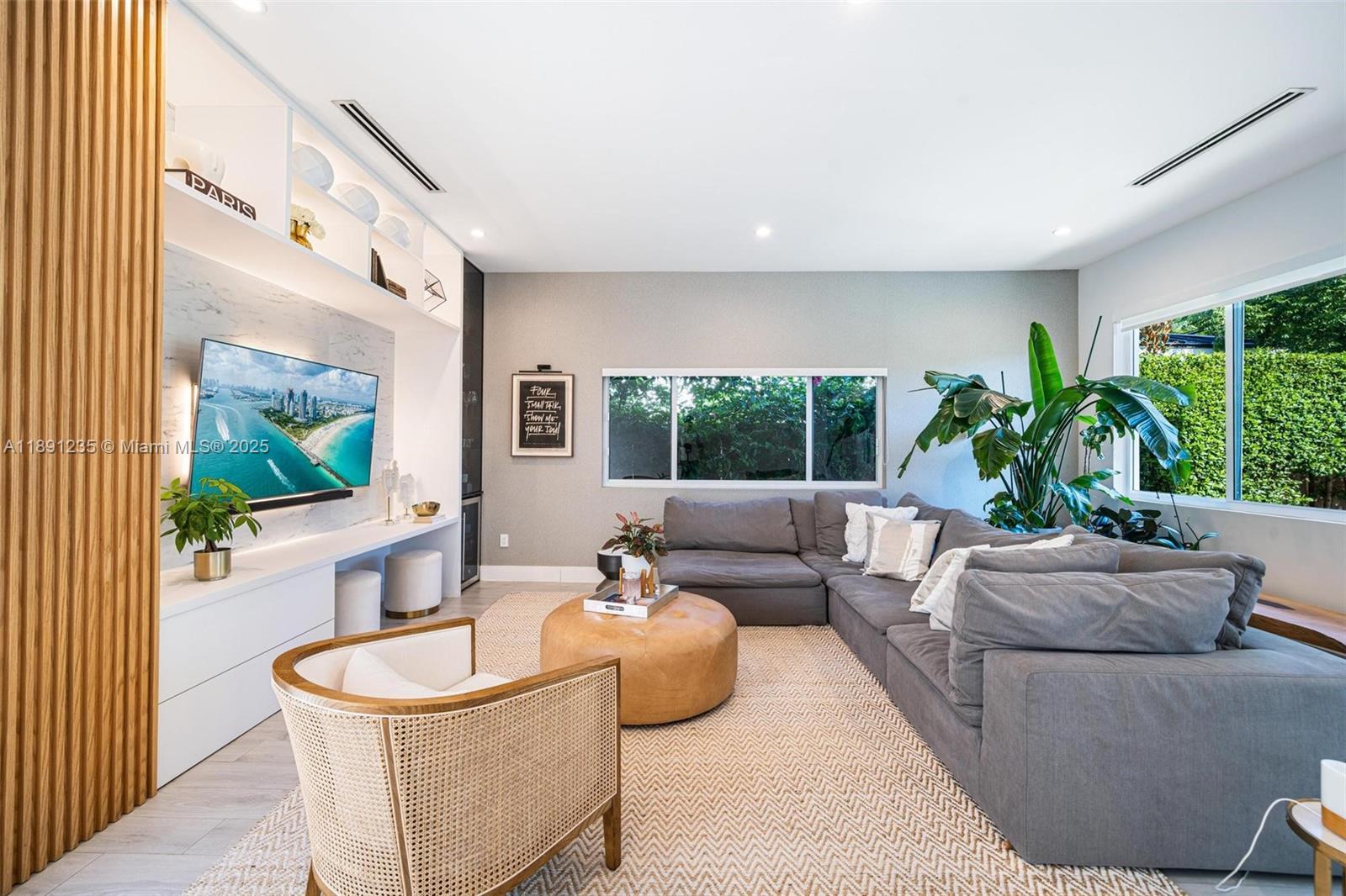 2437 SW 25th Ter