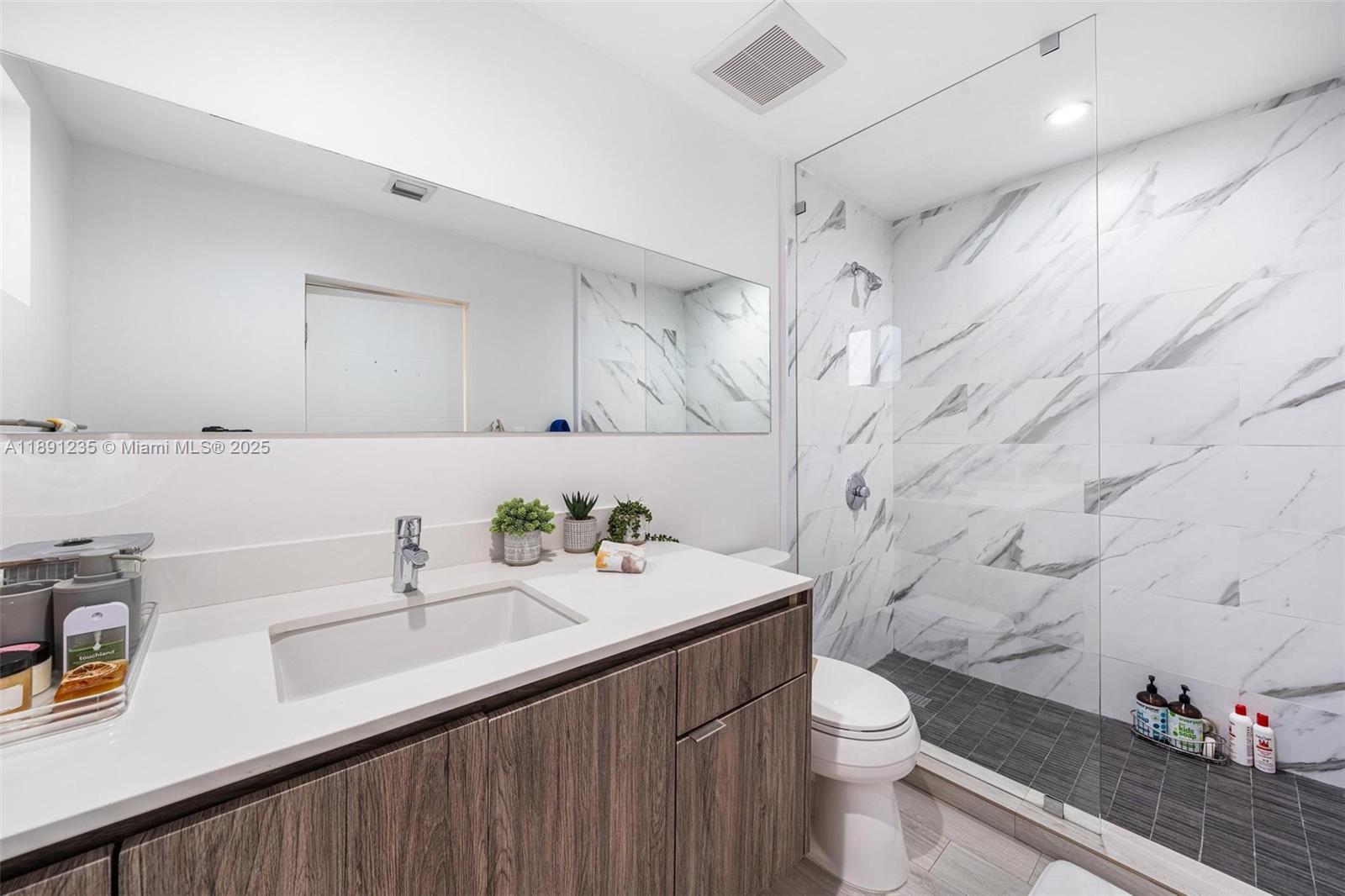 2437 SW 25th Ter