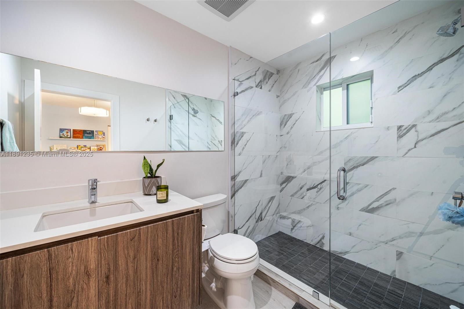 2437 SW 25th Ter