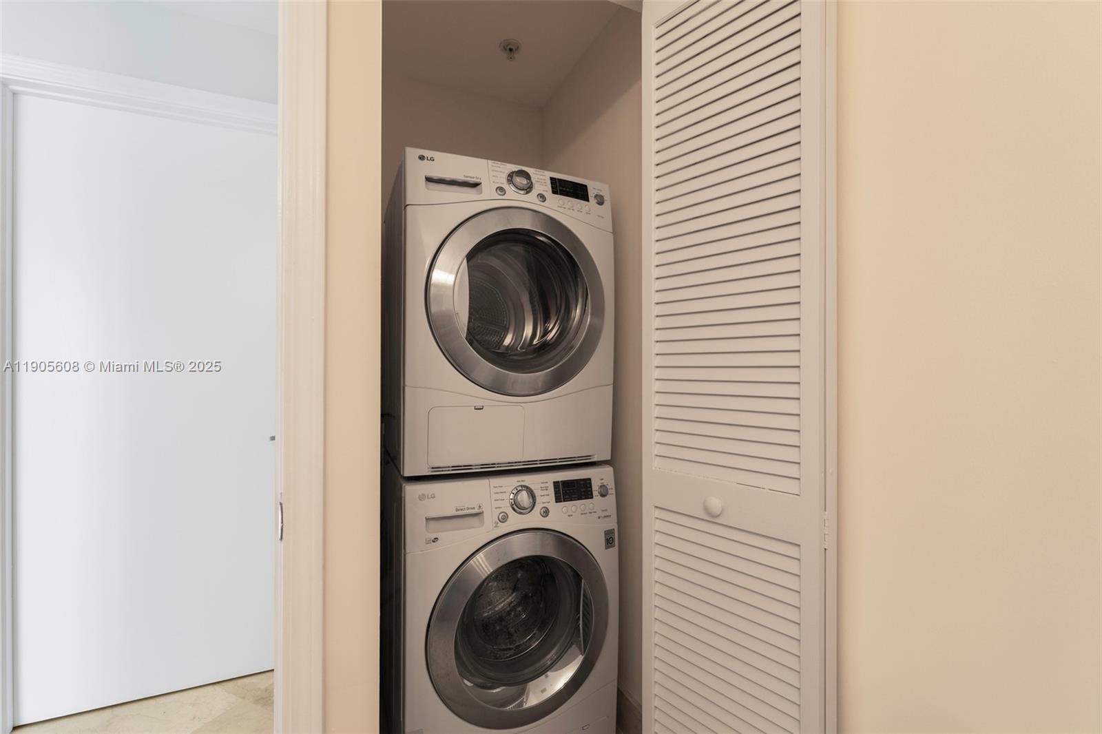 601 NE 36th St # 2304