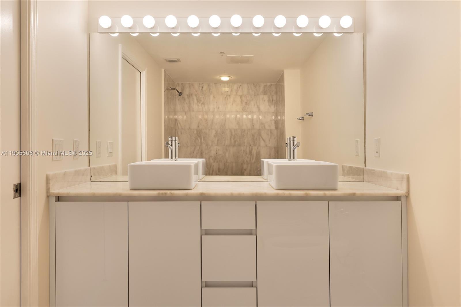 601 NE 36th St # 2304