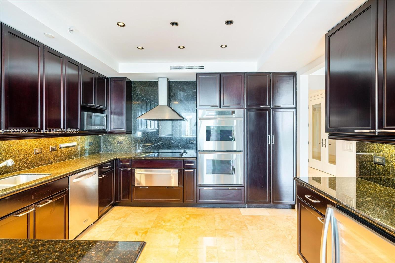 3201 NE 183rd St # 2506