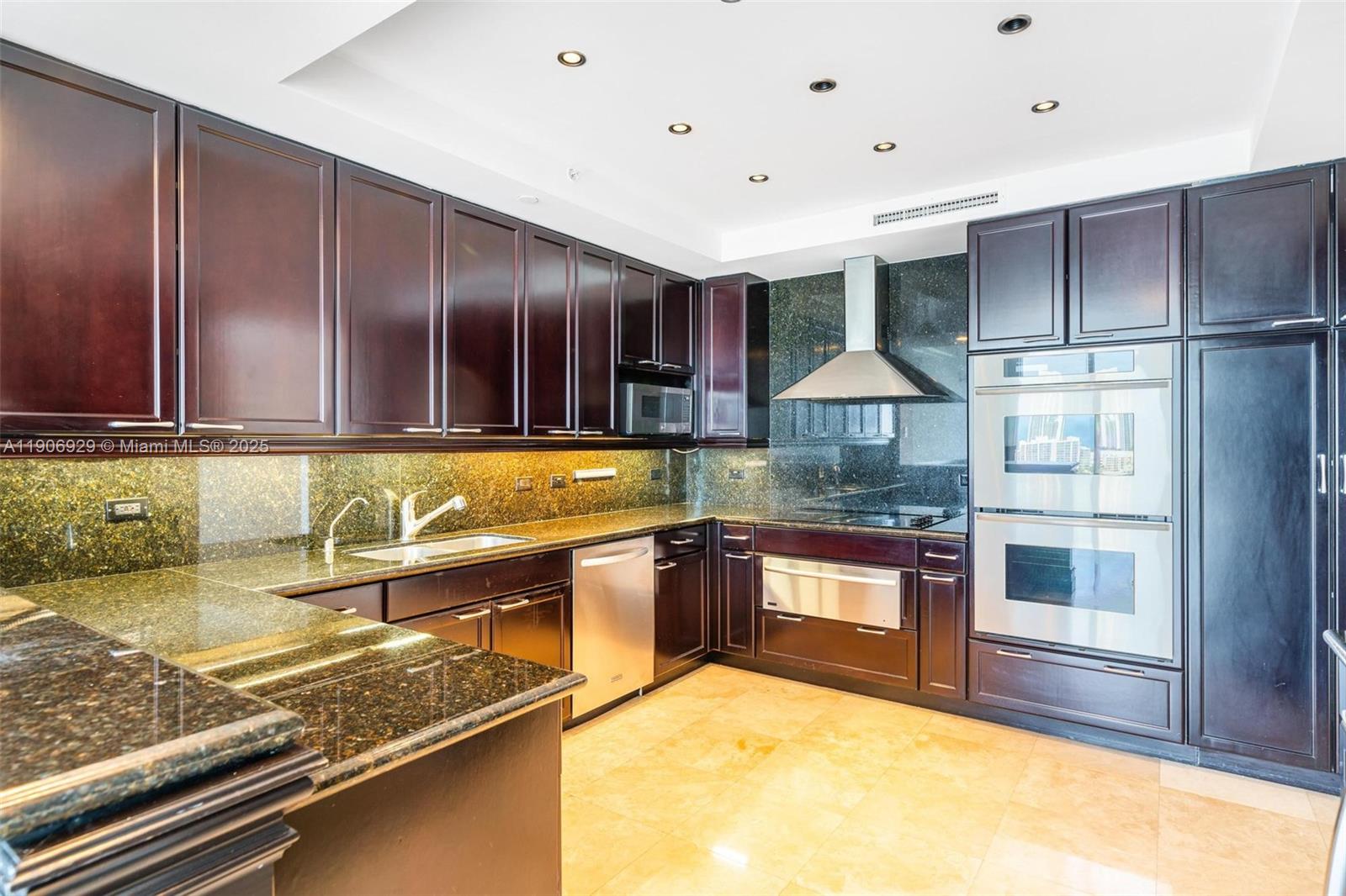 3201 NE 183rd St # 2506