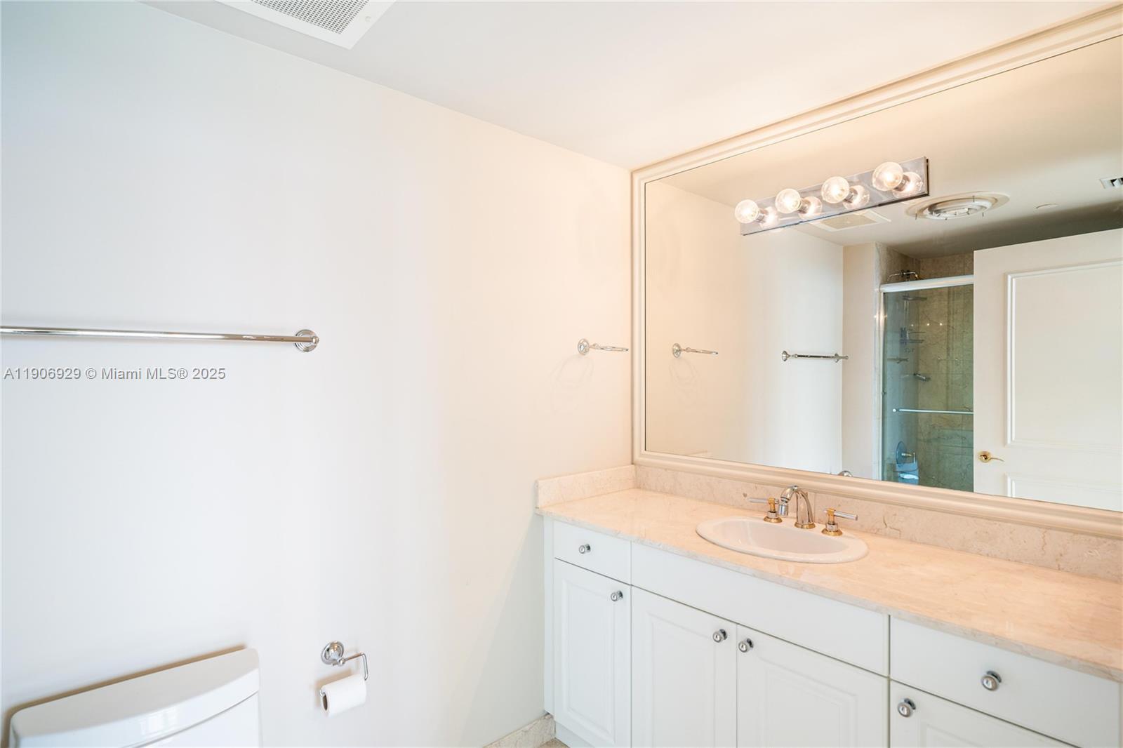 3201 NE 183rd St # 2506