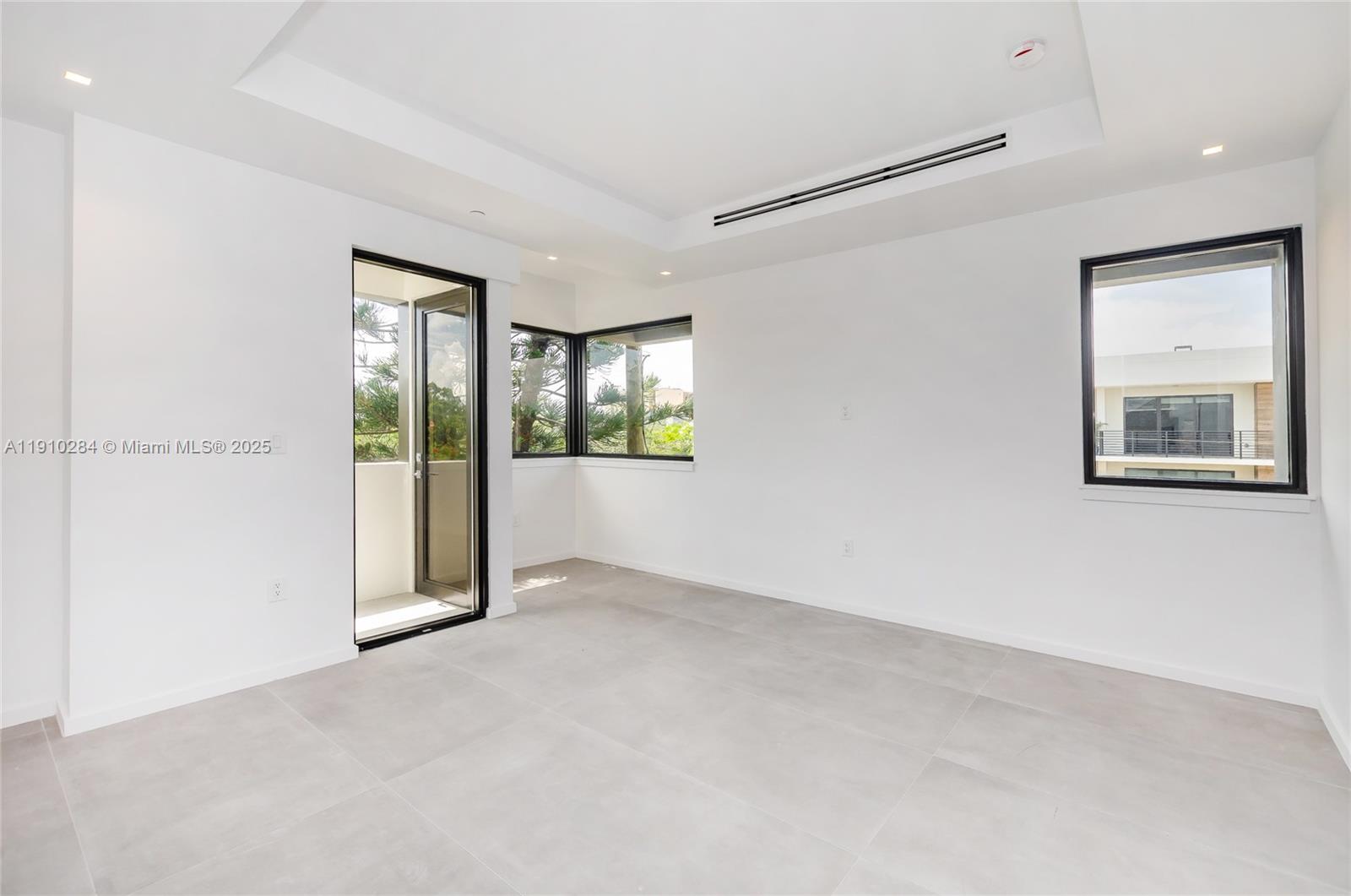 3258 Bird Ave # 3258