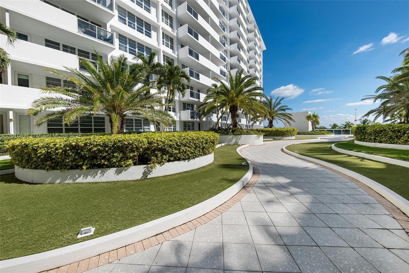 100 Lincoln Rd # 624