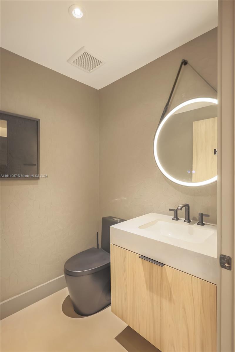 17375 Collins Ave # 2701