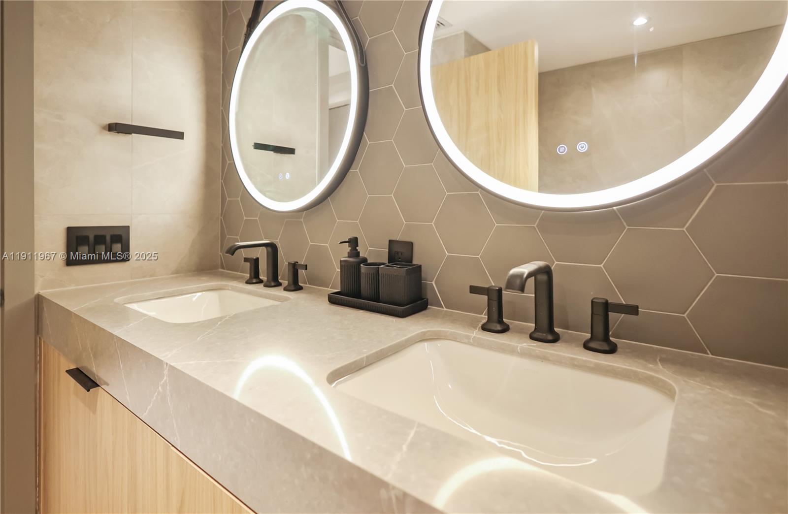 17375 Collins Ave # 2701