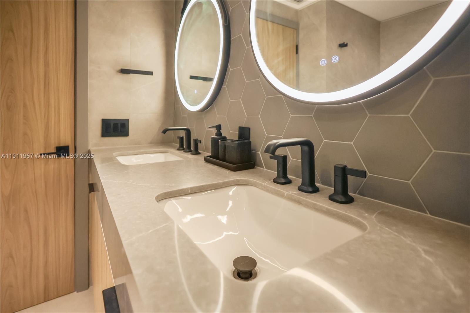 17375 Collins Ave # 2701