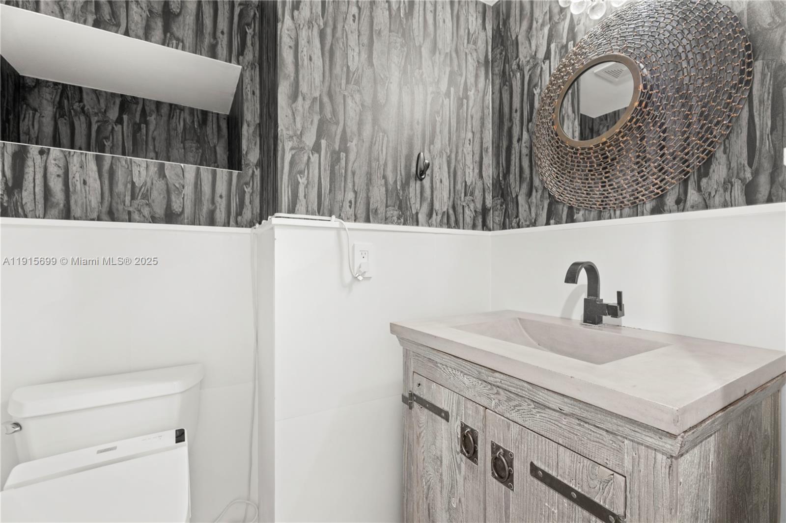 1853 Jefferson Ave # 6