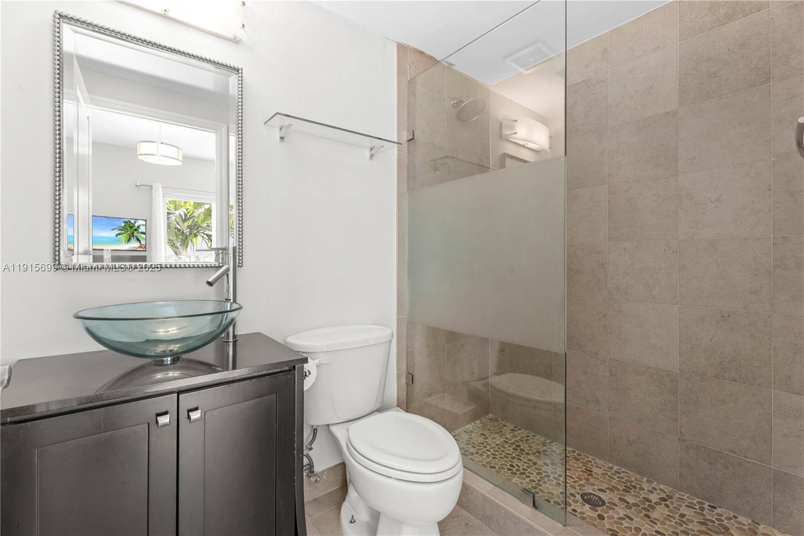 1853 Jefferson Ave # 6