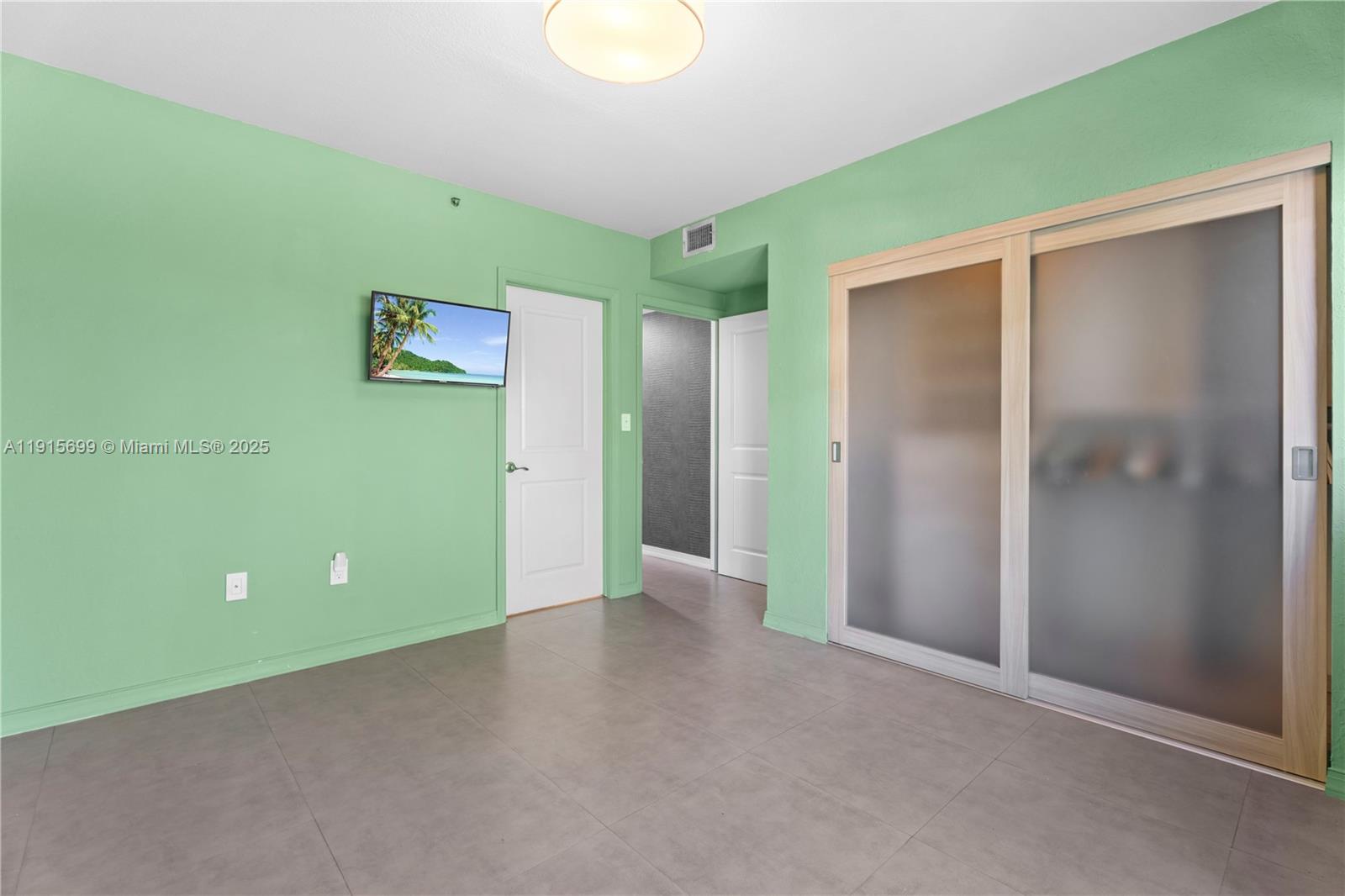 1853 Jefferson Ave # 6