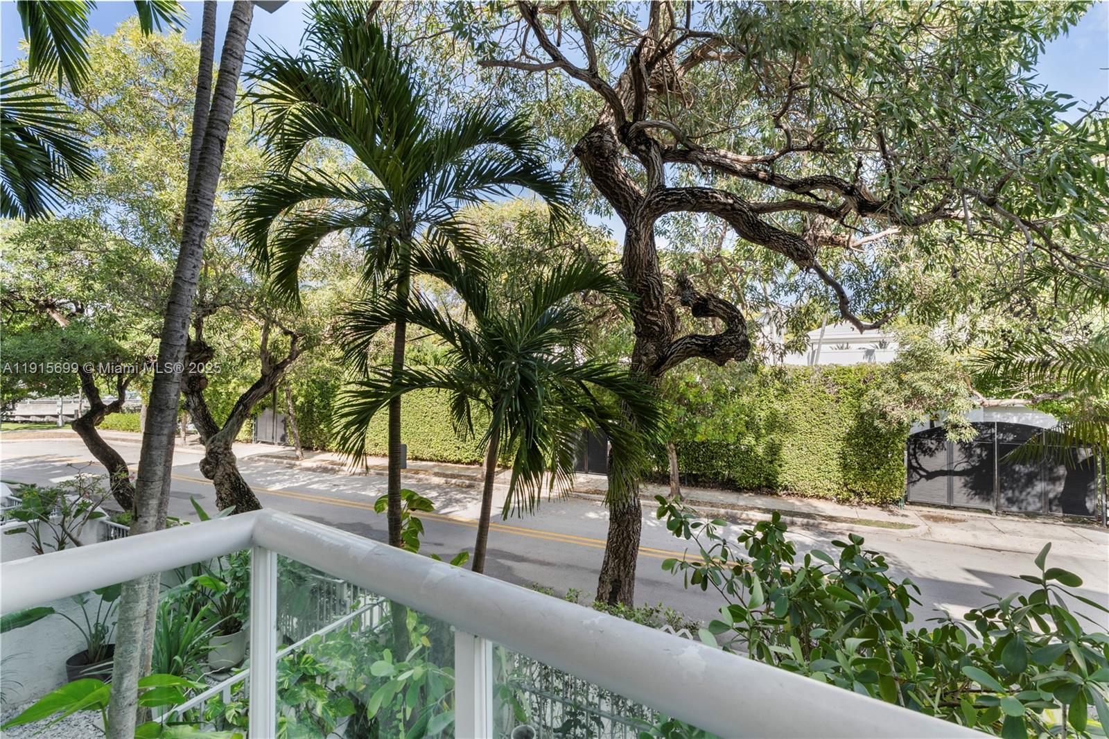 1853 Jefferson Ave # 6