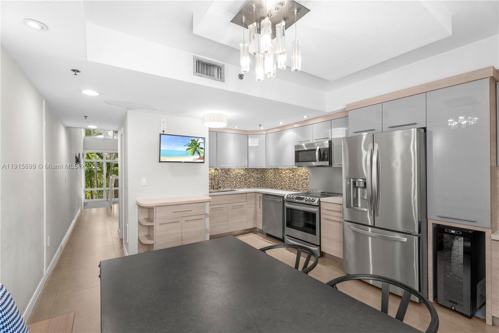 1853 Jefferson Ave # 6