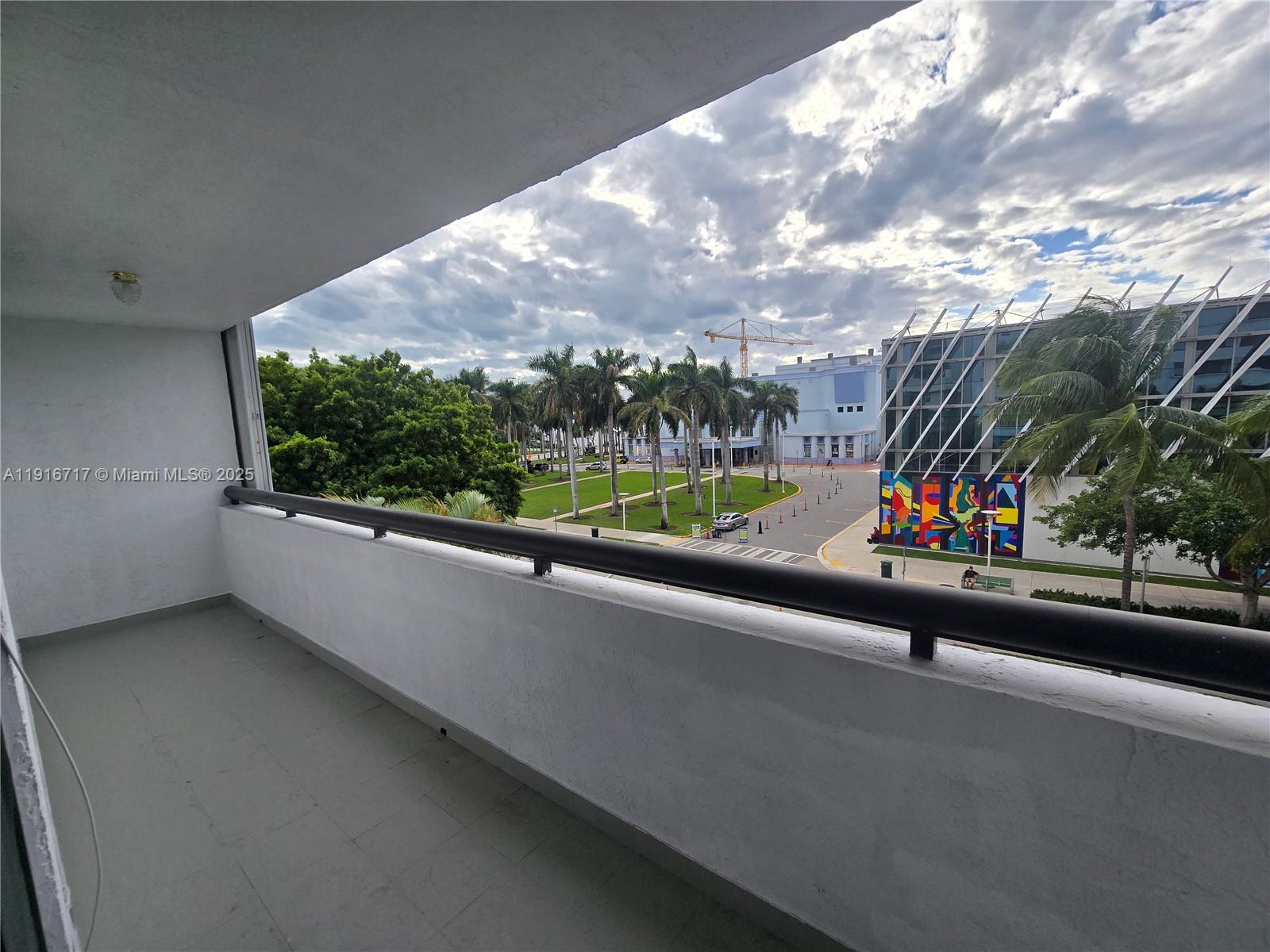 1775 Washington Ave # 4G