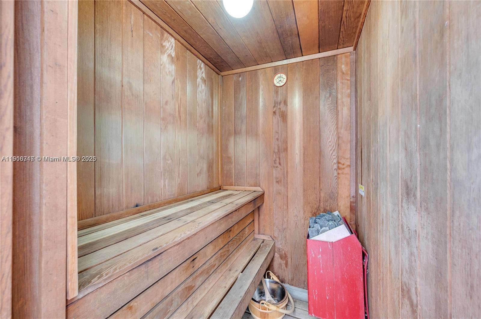 1775 Washington Ave # 4G