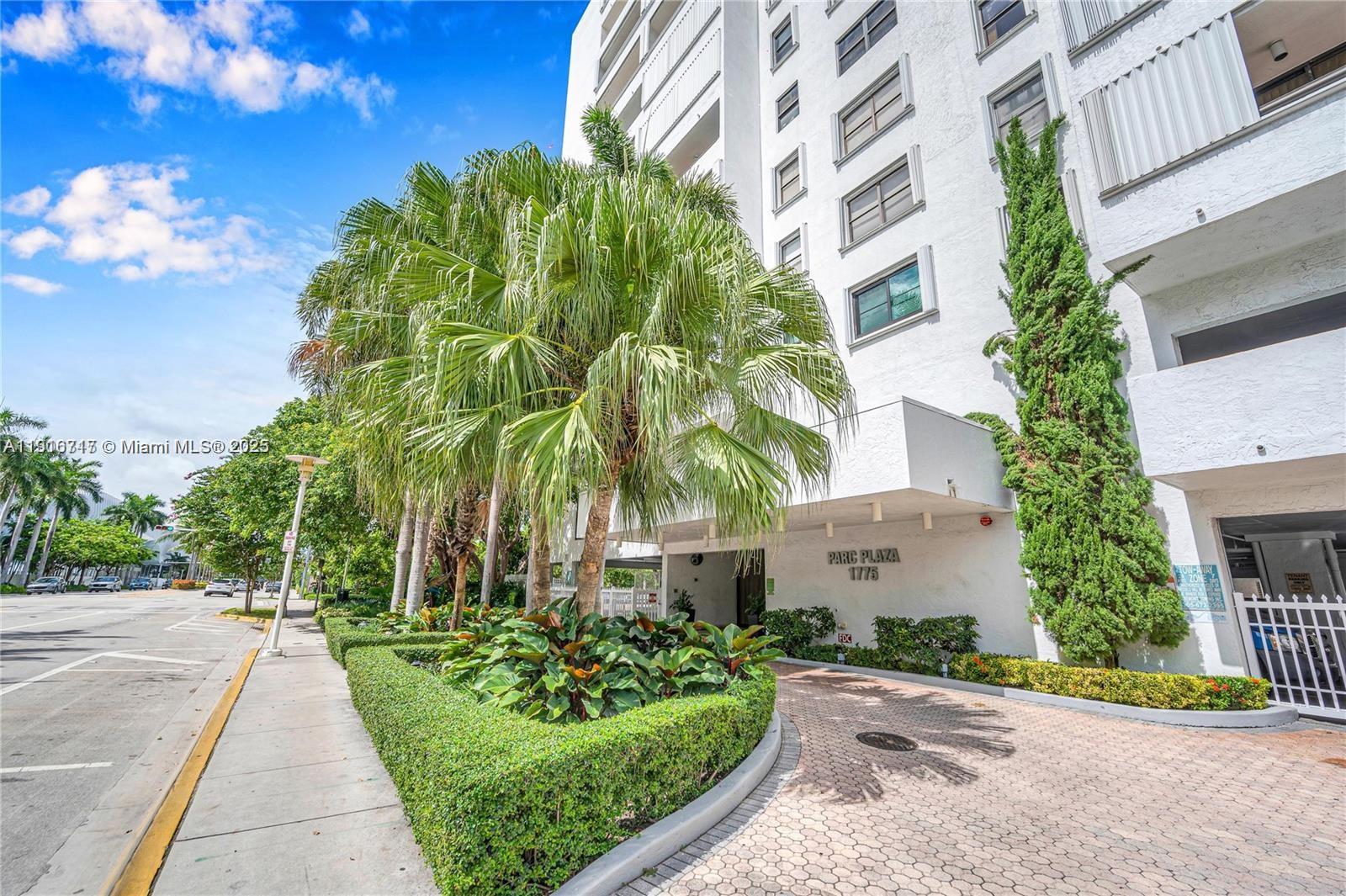 1775 Washington Ave # 4G