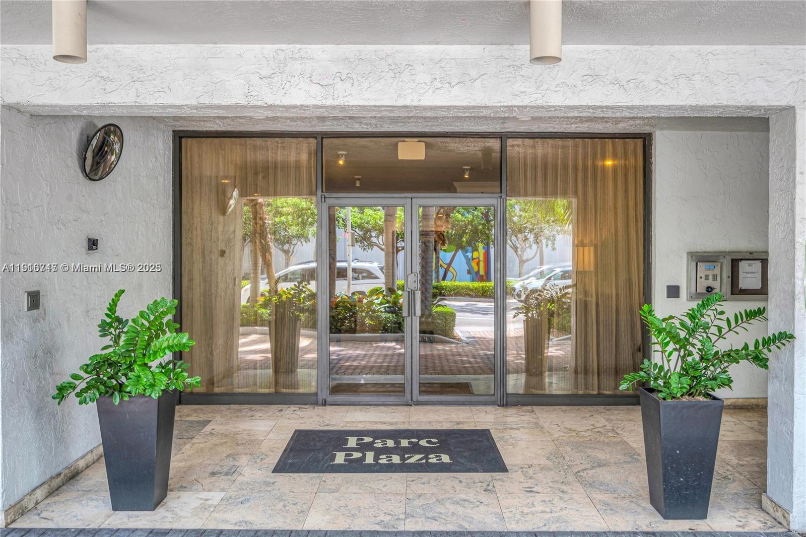 1775 Washington Ave # 4G
