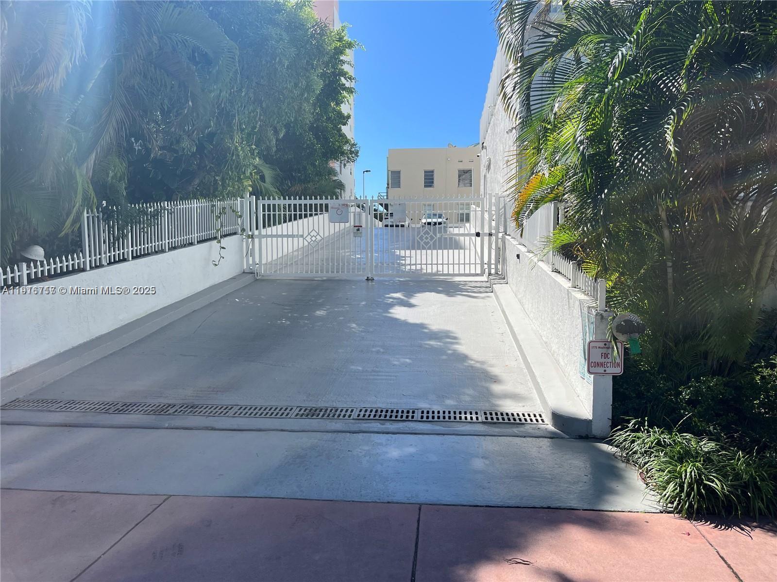 1775 Washington Ave # 4G