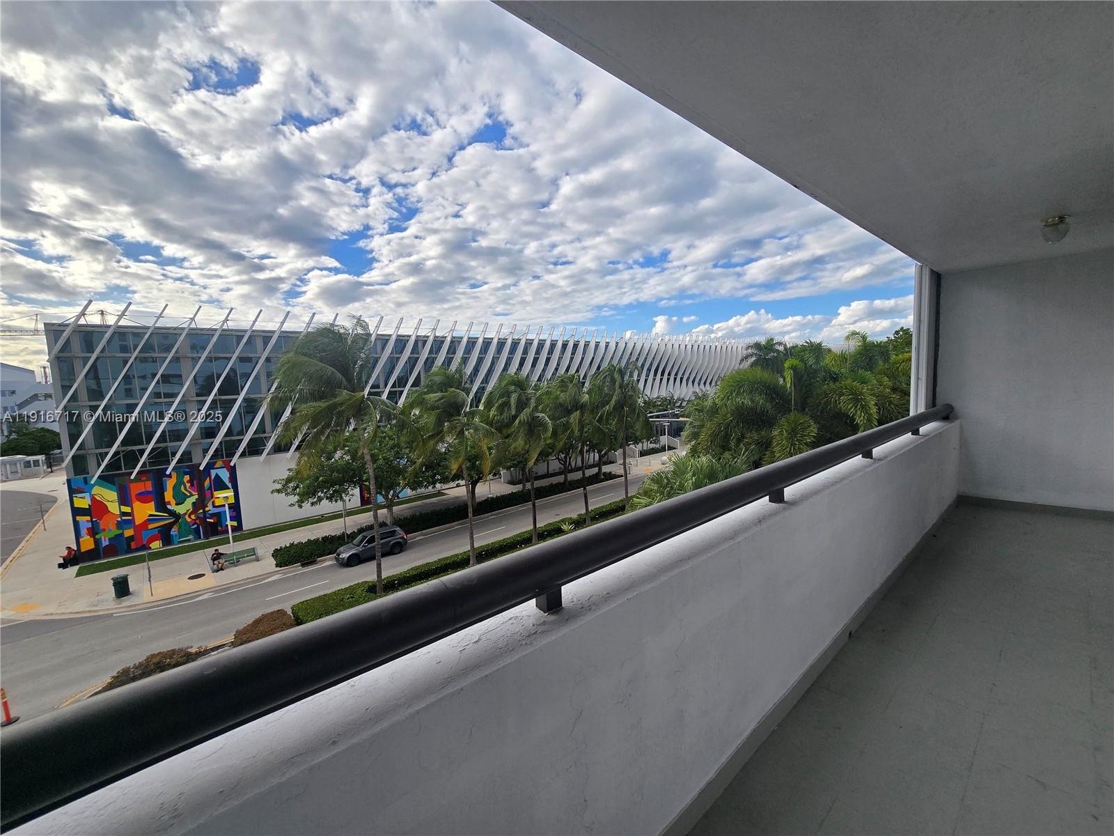 1775 Washington Ave # 4G