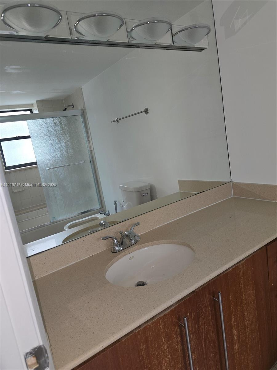 1775 Washington Ave # 4G