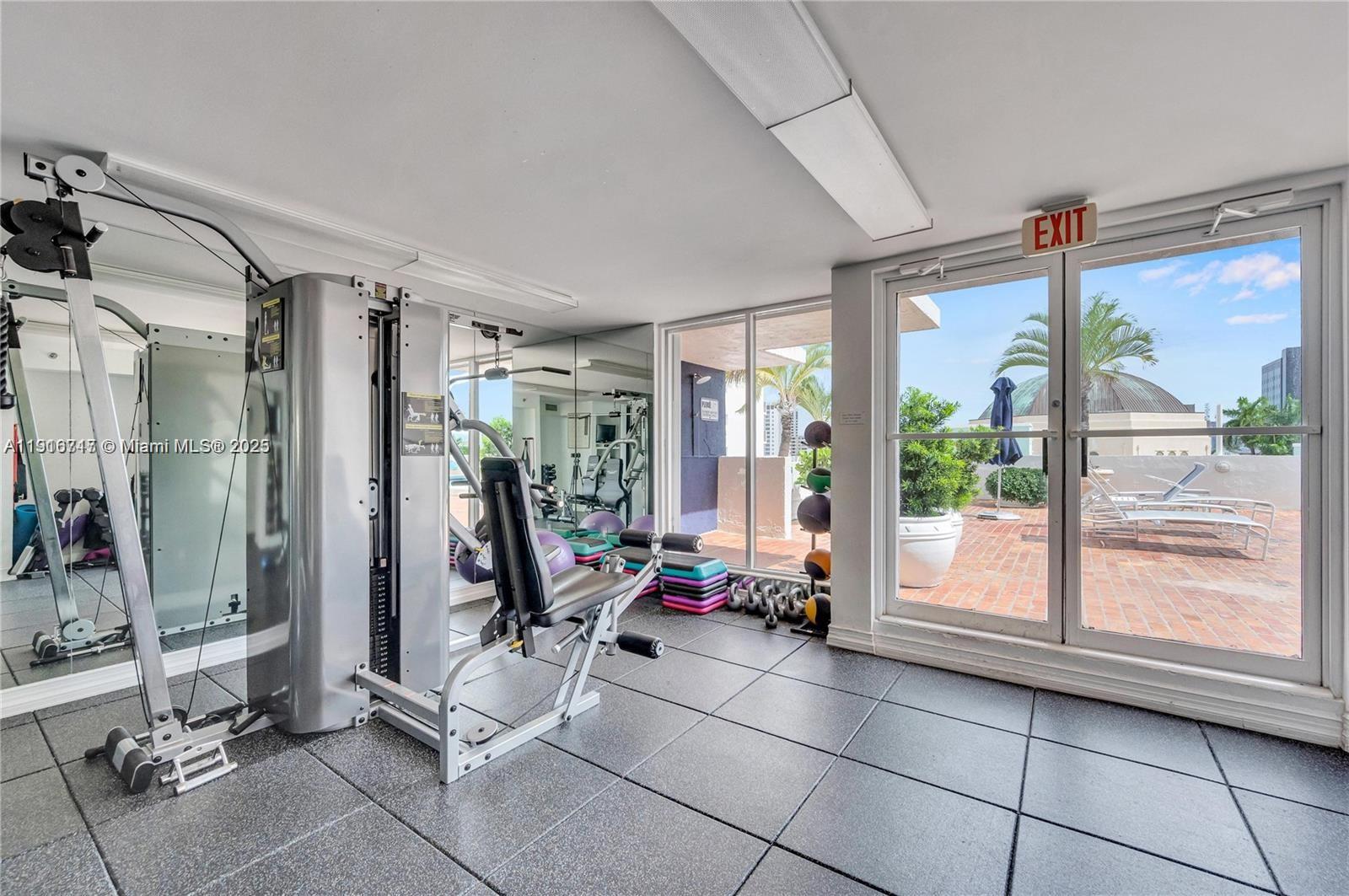 1775 Washington Ave # 4G
