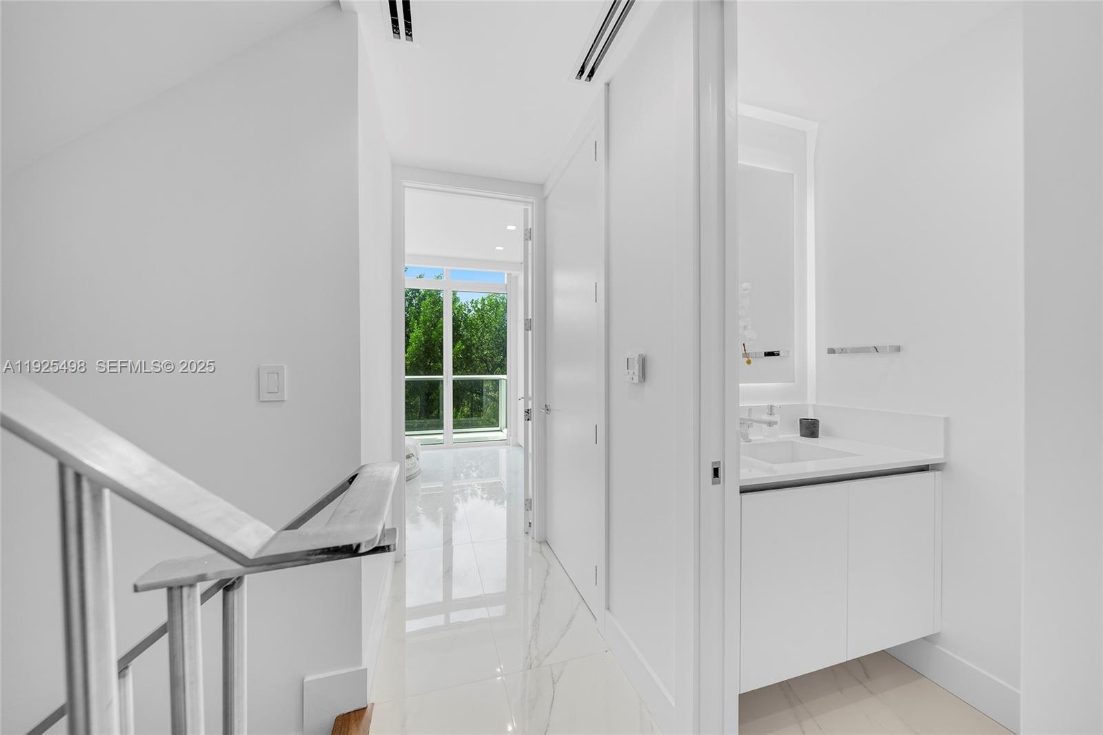 100 S Pointe Dr # 13 Unit: TH-13