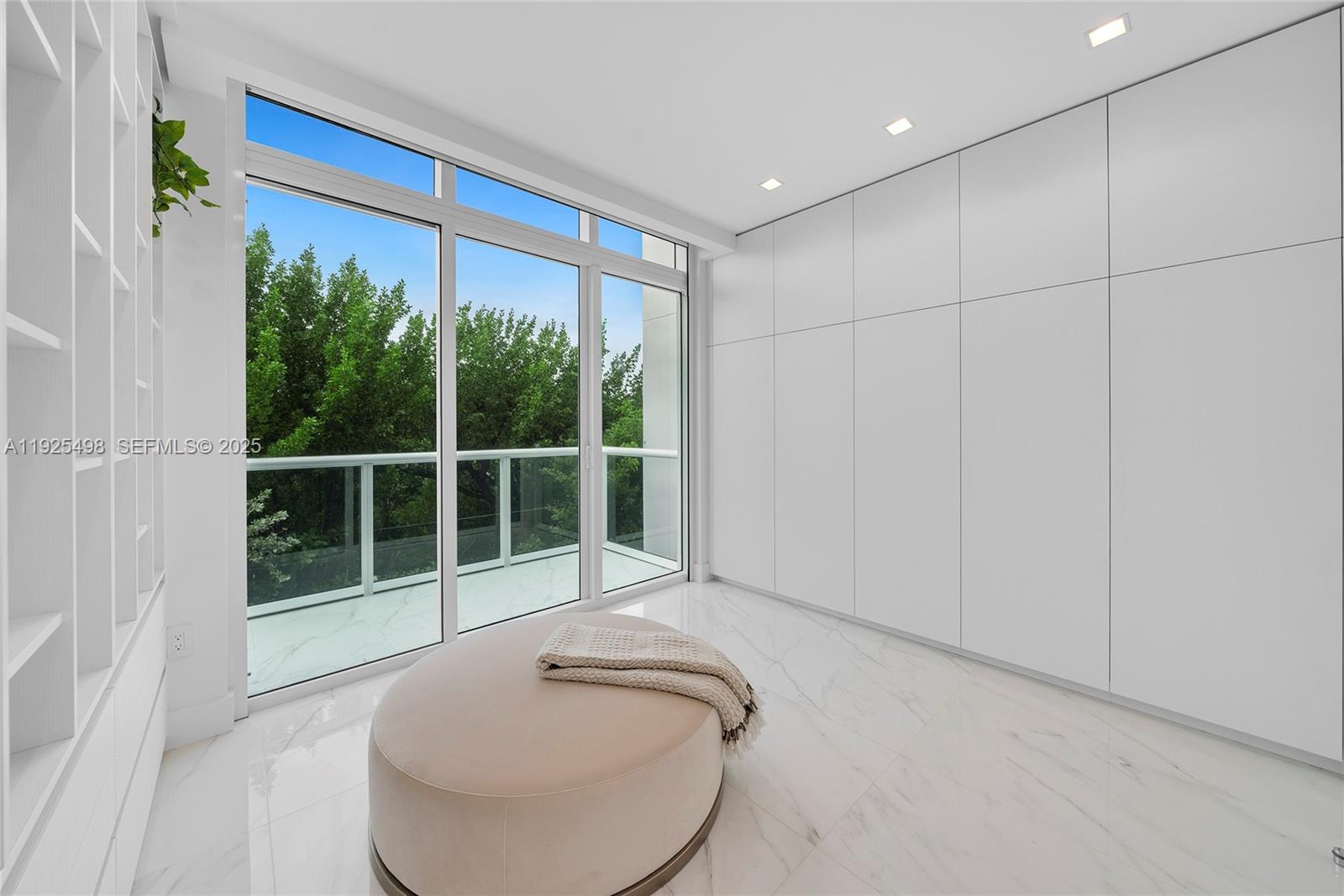 100 S Pointe Dr # 13 Unit: TH-13