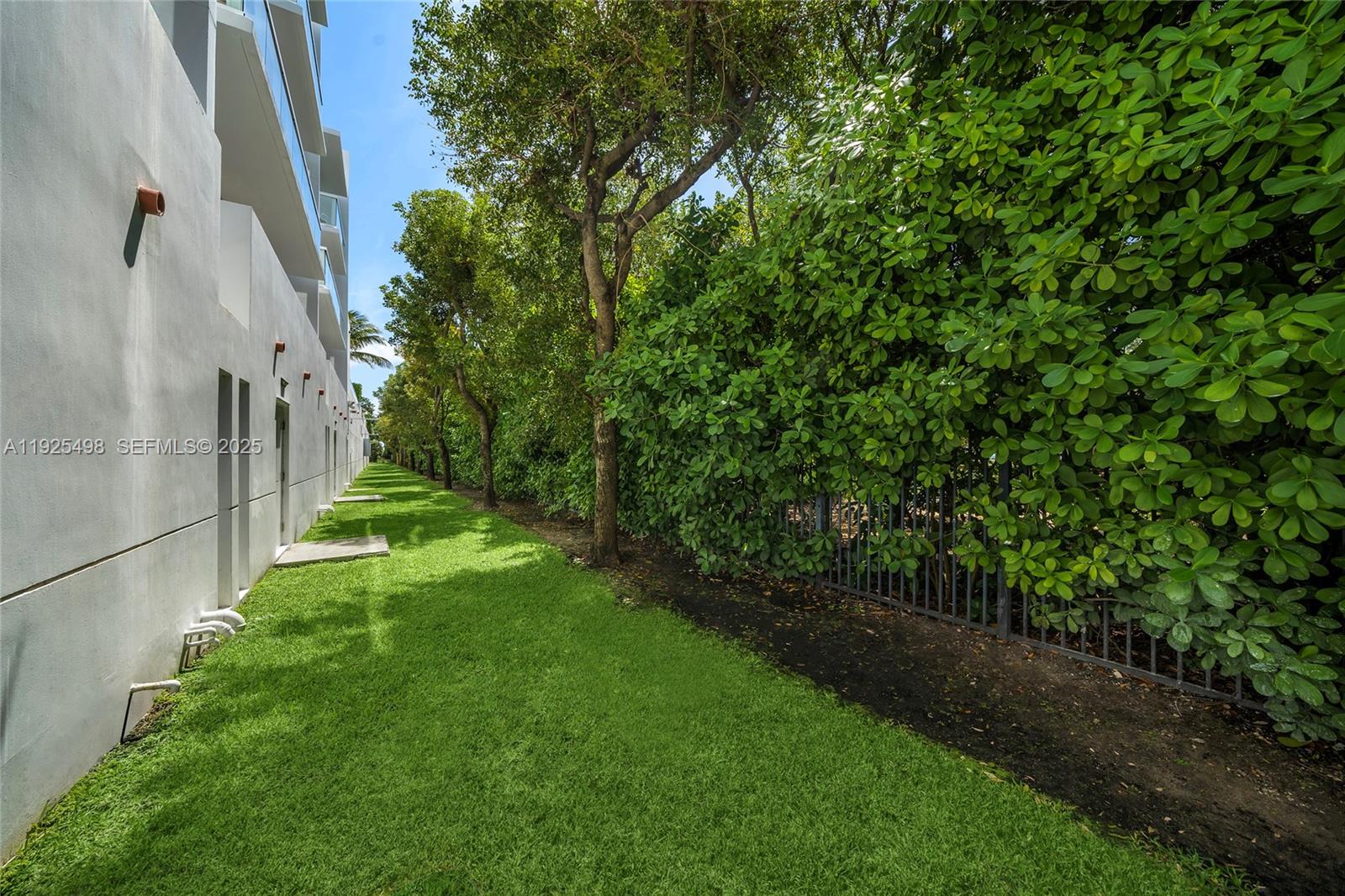 100 S Pointe Dr # 13 Unit: TH-13