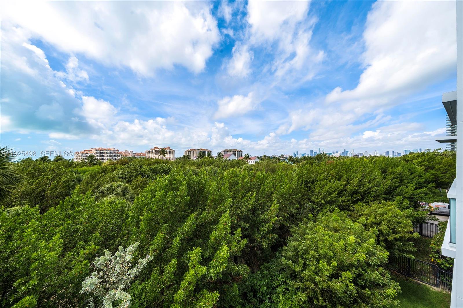 100 S Pointe Dr # 13 Unit: TH-13