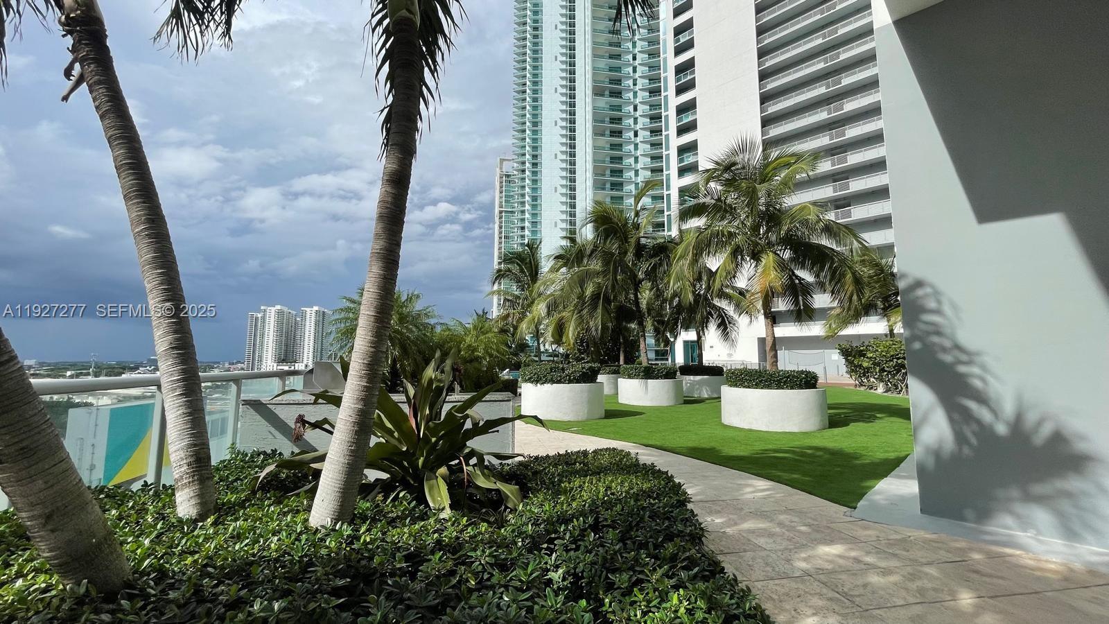 888 Biscayne Blvd # 2412