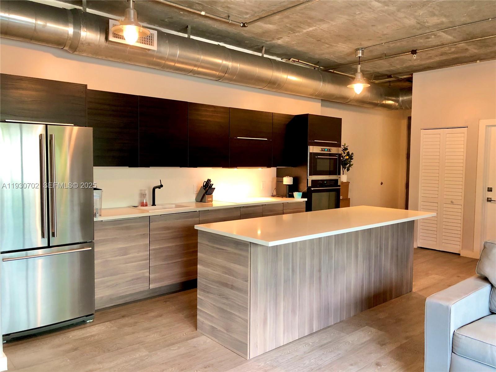 1700 Meridian Ave # 303