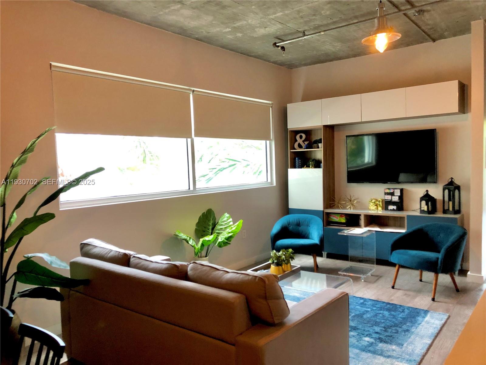 1700 Meridian Ave # 303