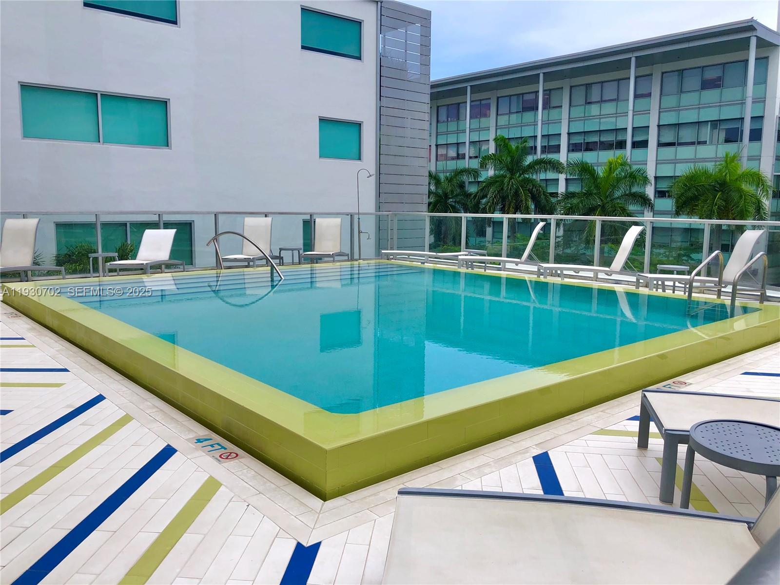 1700 Meridian Ave # 303