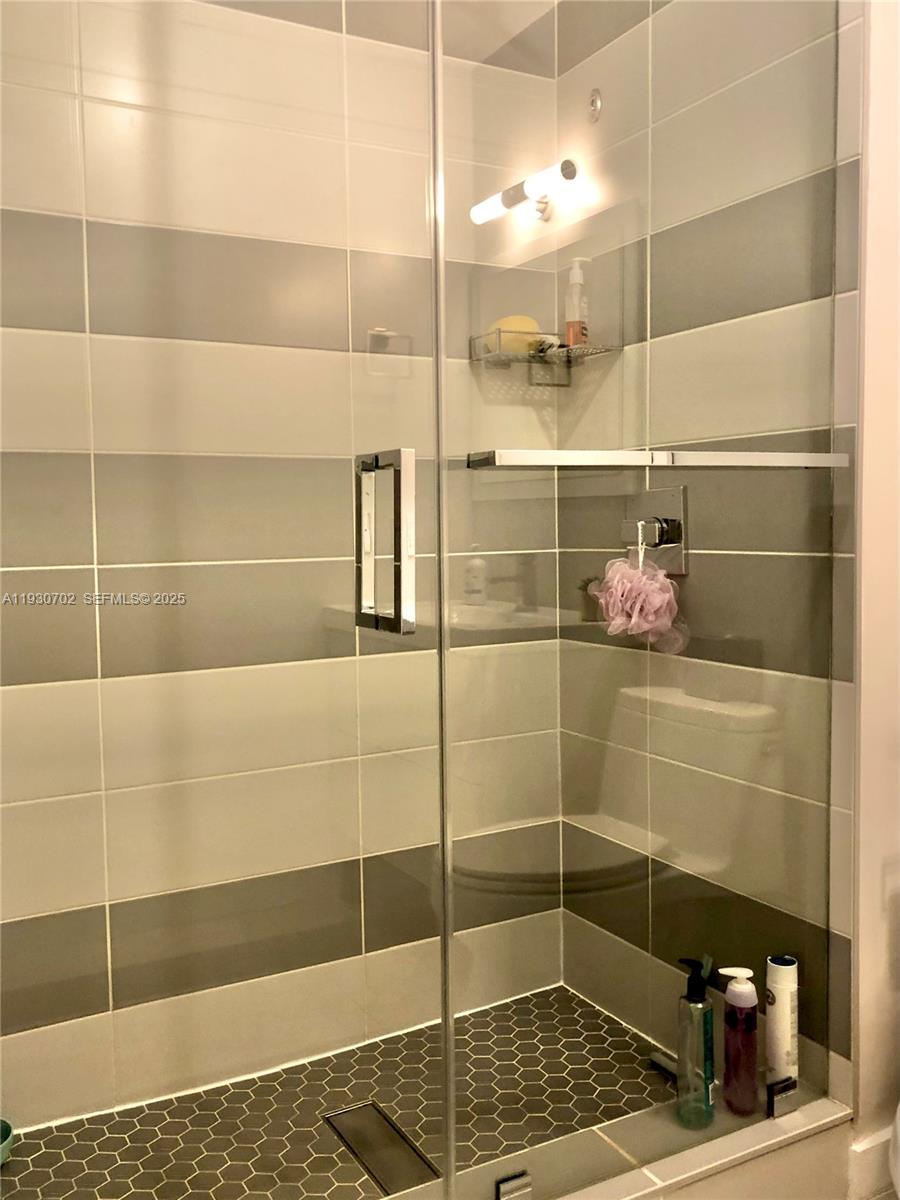 1700 Meridian Ave # 303