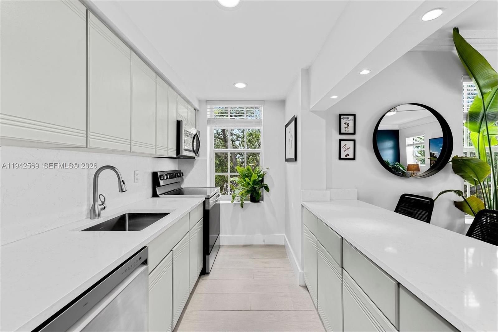 1559 Michigan Ave # 301